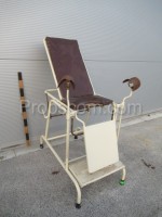 Gynecological chair