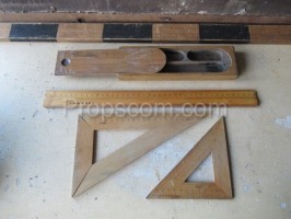 Dřevěný penál + potřeby na rýsování