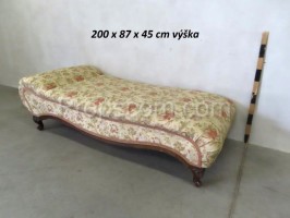 Gepolstertes Sofa