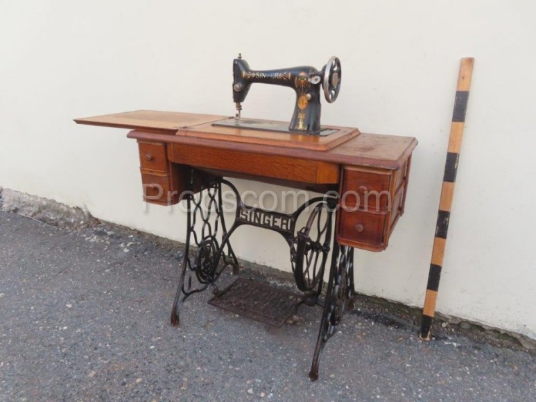 Singer sewing machine