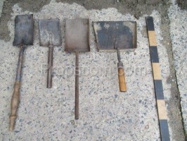 Shovels for fireplaces and stoves