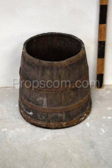 Bucket with forged hoops