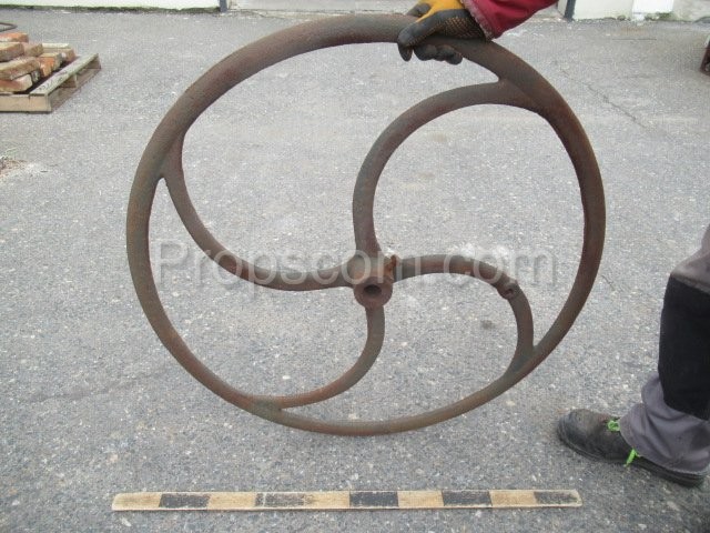 Iron lawn wheel