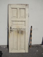 rechte weiße Tür
