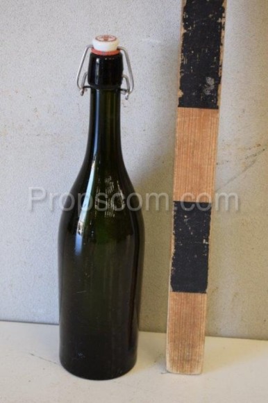 Bottle with ceramic stopper