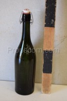 Bottle with ceramic stopper
