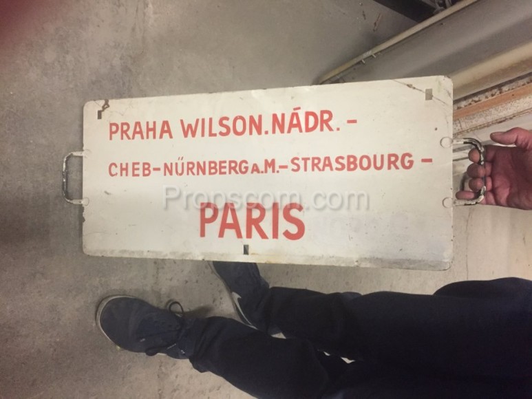 Information signs: Prague Wilsonovo nádraží - Paris
