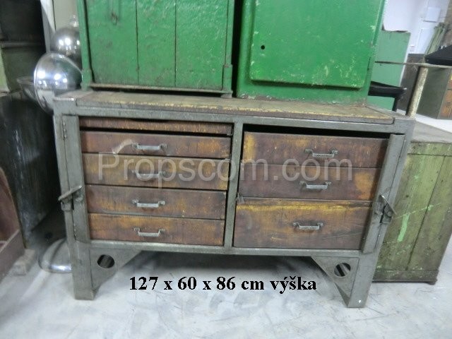 Workshop cabinet with drawers