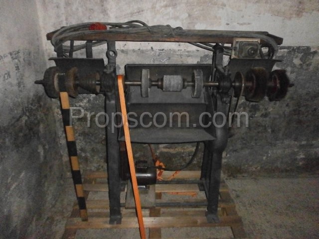 Grinding machine