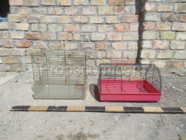 Wire cages with plastic bottom