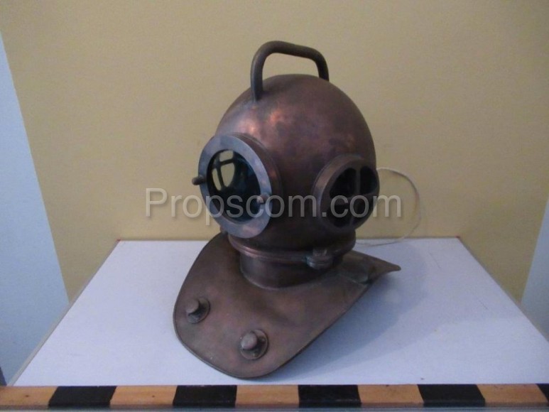 Diving helmet