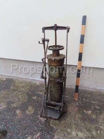 Old lubricator