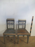 Holzgrau nummerierter Stuhl