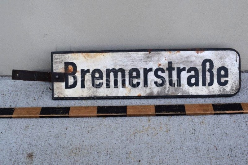 Hinweisschilder: Bredowstraße