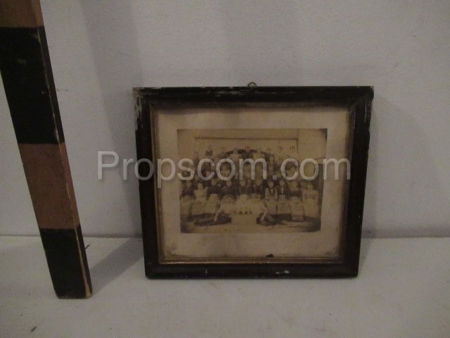 Family photo of a farmhouse glazed in a frame