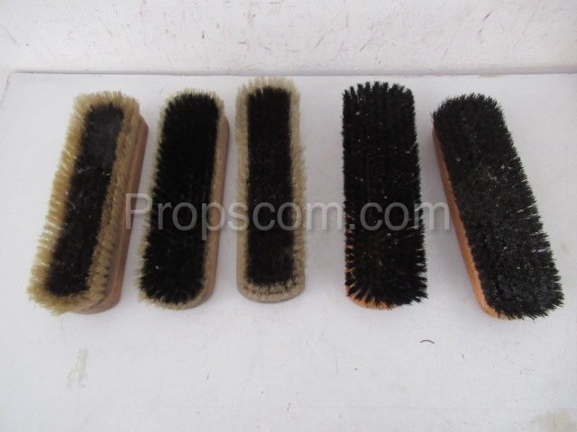 Shoe brushes mix