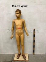 Figurína chlapce do obchodu s oděvy 