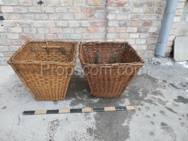 Large wicker cutlery