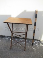 Folding table