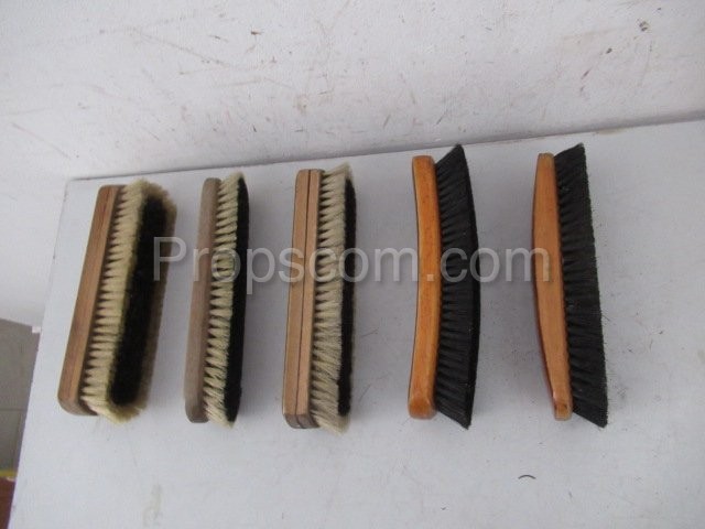 Shoe brushes mix