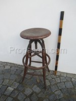 Wooden round adjustable chair