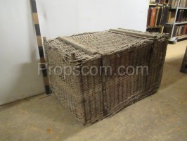 Wicker basket with lid