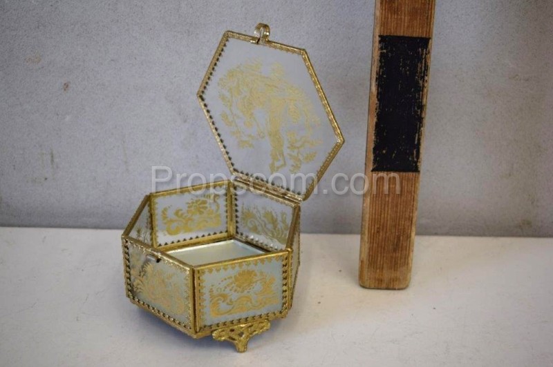 Glass jewelry box