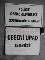 Hinweisschilder: Polizei und Gemeindeamt