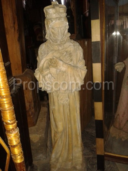 Statue of a holy woman