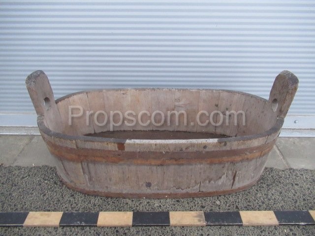 Water tub with forged hoops