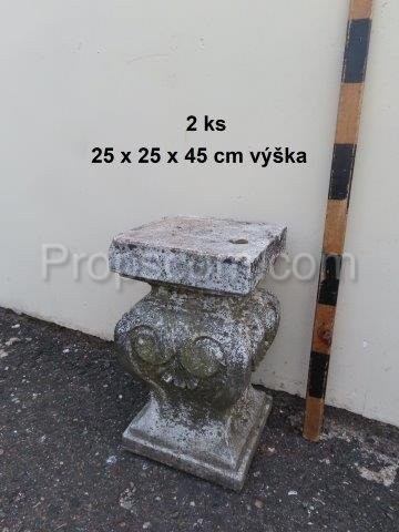 Pedestal under a flowerpot