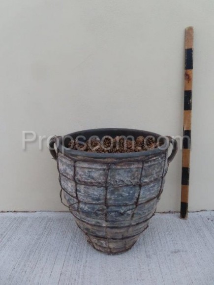 Earthenware container