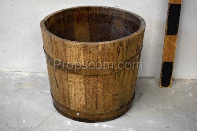 Bucket with forged hoops