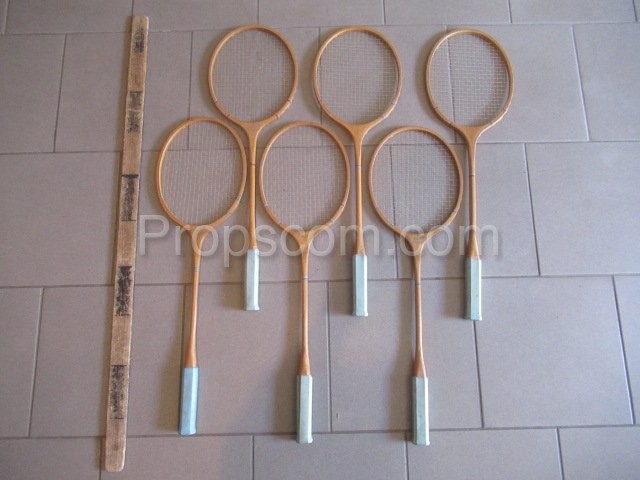 pálky na badminton