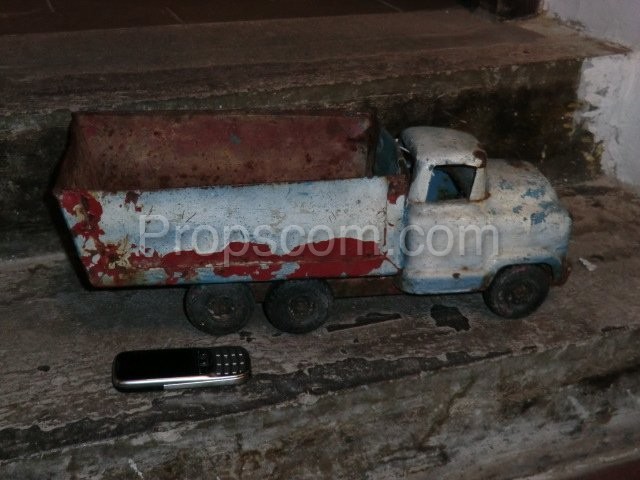 Sheet metal truck