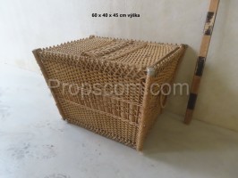 Wicker basket with lid