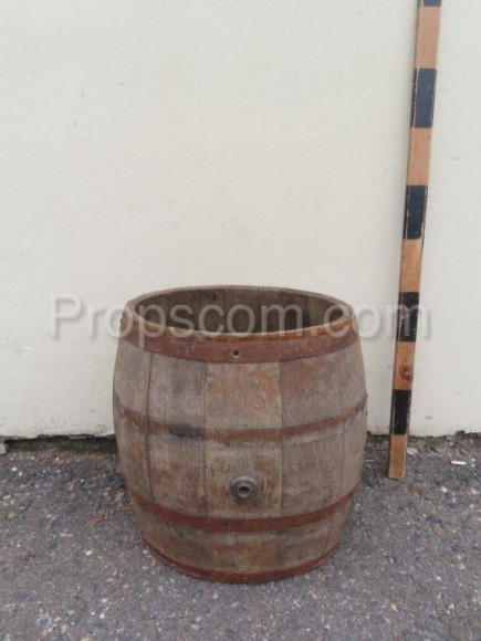 Barrel with forged hoops