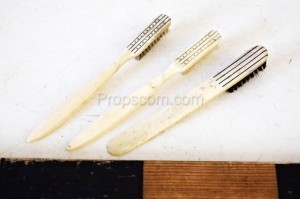 Cosmetic brushes
