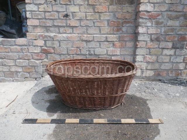 Oval wicker basket