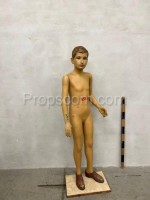 Figurína chlapce do obchodu s oděvy 