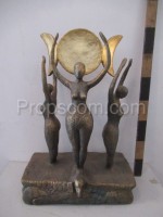 Statuette of three women