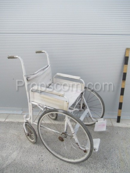 Invalidní vozík 