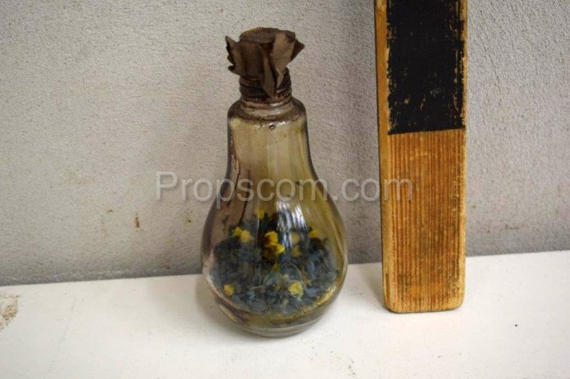 Flasche mit kleinen Blumen