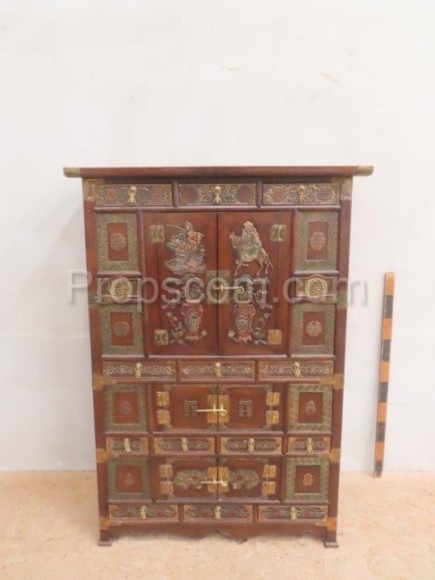 Chest of drawers decorated with oriental motifs