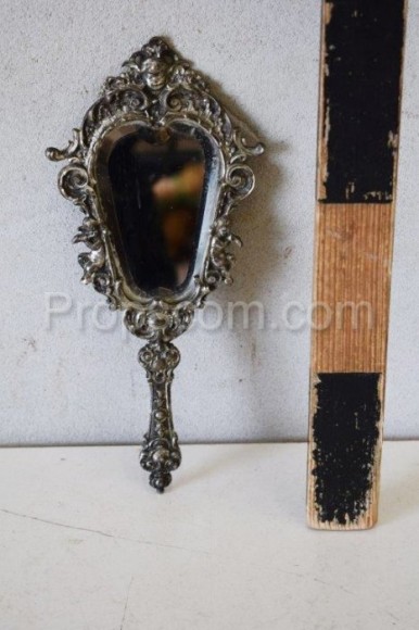 Cosmetic mirror