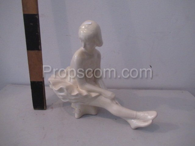 Statuette einer sitzenden Ballerina