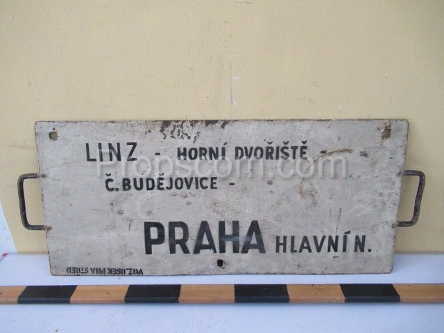 informační cedule: Linz – Praha hlavní nádraží