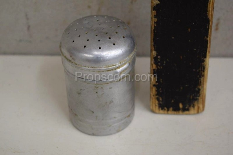Aluminum salt shaker