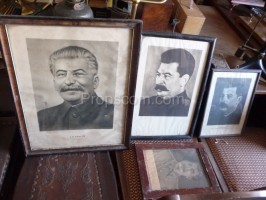 Eine Reihe von Fotografien von Joseph Vissarionovich Stalin in Rahmen glasiert