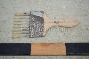 Flat lining brush